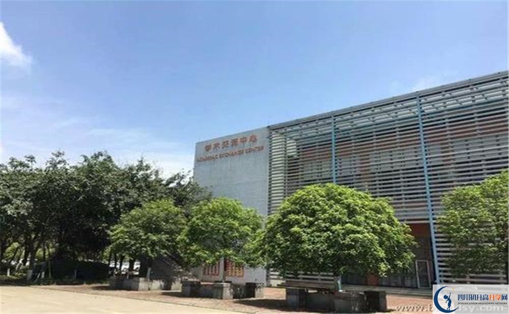 成都樹(shù)德中學(xué)光華校區(qū)一學(xué)期的學(xué)費(fèi)是多少？