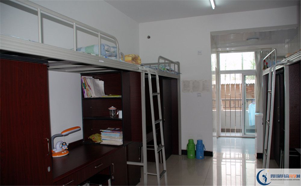 成都樹德中學(xué)光華校區(qū)的高中住宿好不好？