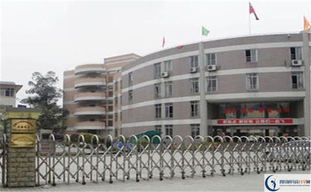 成都七中嘉祥外國(guó)語(yǔ)學(xué)校的學(xué)費(fèi)一期是多少？