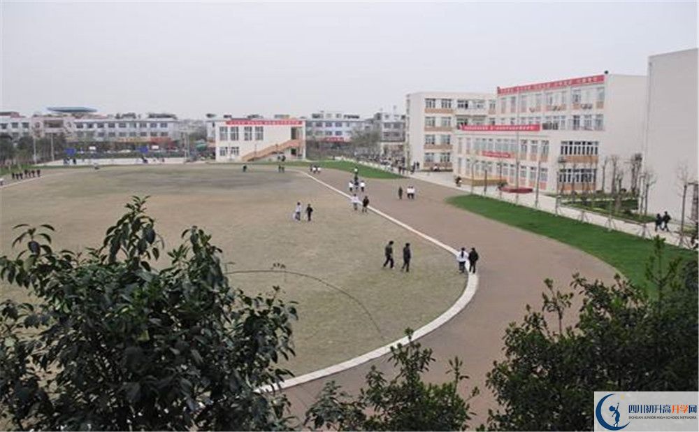 蜀城中學的高中住宿好不好？