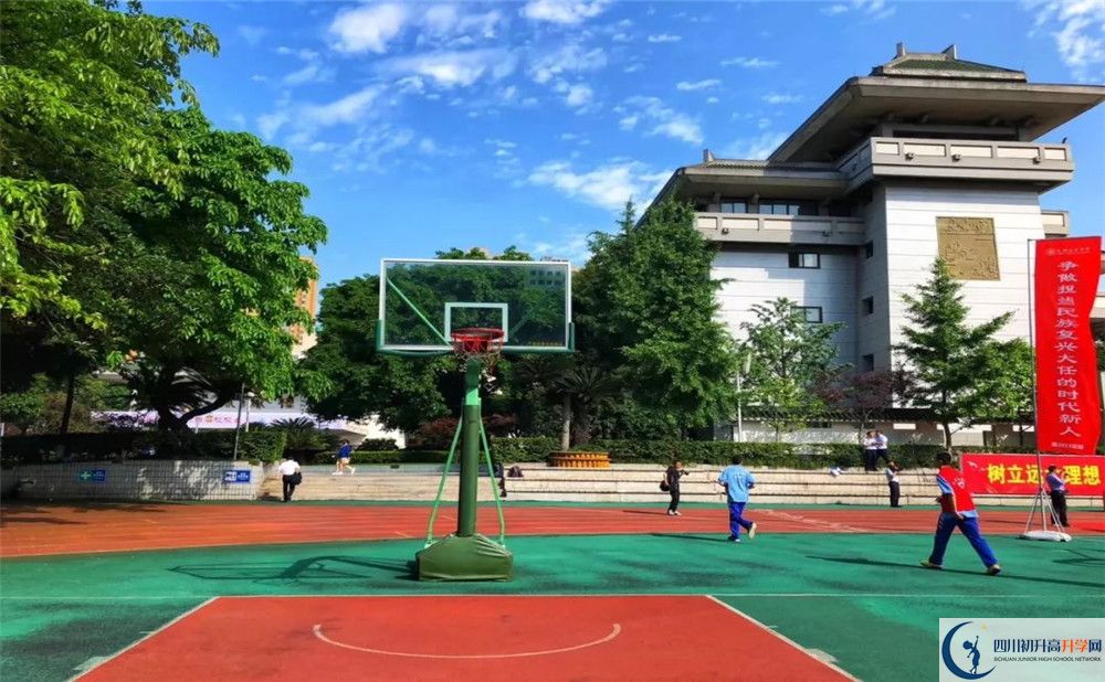 考成都石室中學(xué)的分?jǐn)?shù)線是多少？