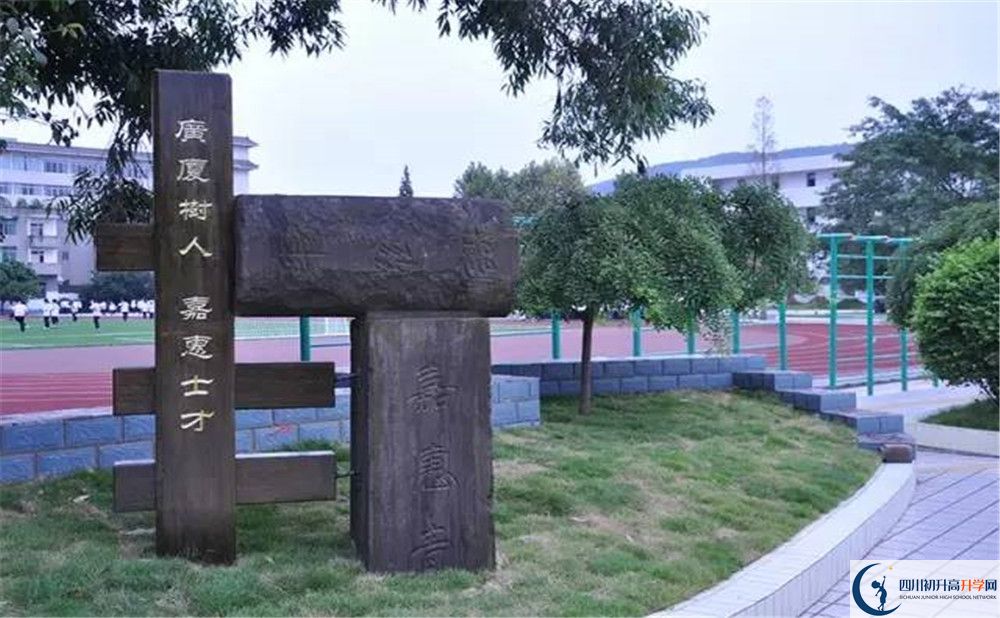 考成都市太平中學(xué)的分數(shù)線是多少？