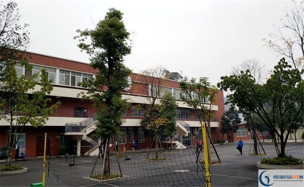 成都七中八一學(xué)校高中歷年來的分?jǐn)?shù)線是多少分？