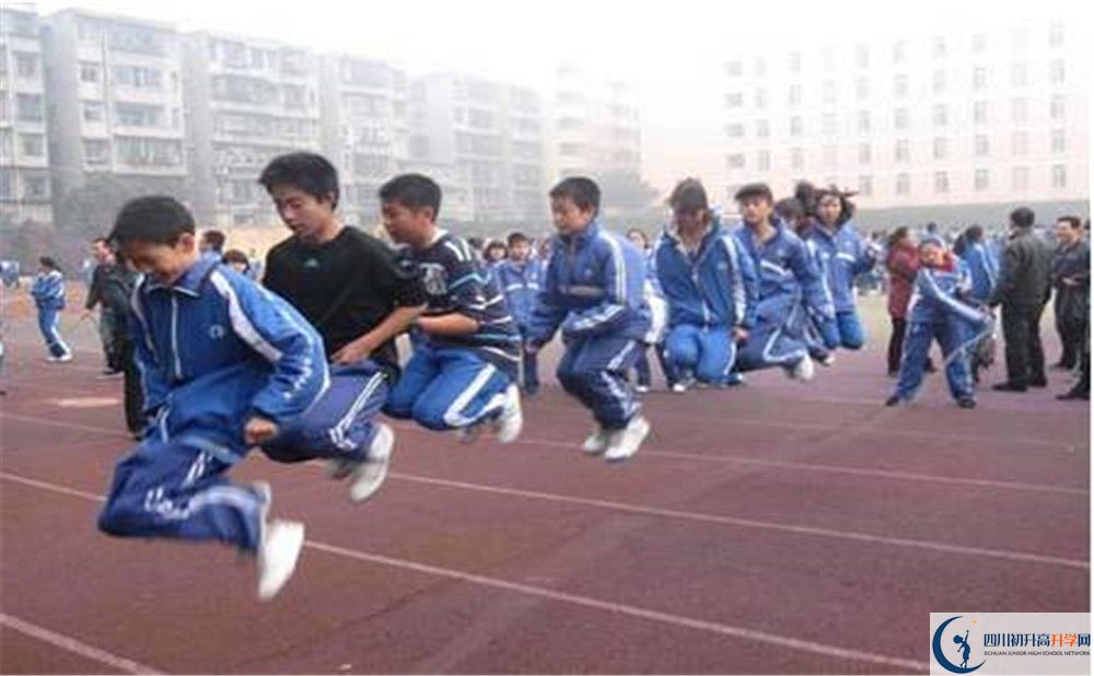 成都新世紀(jì)外國語學(xué)校的分?jǐn)?shù)線大概是多少？
