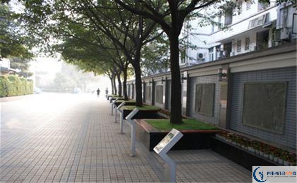 成都市田家炳中學(xué)住宿條件怎么樣？
