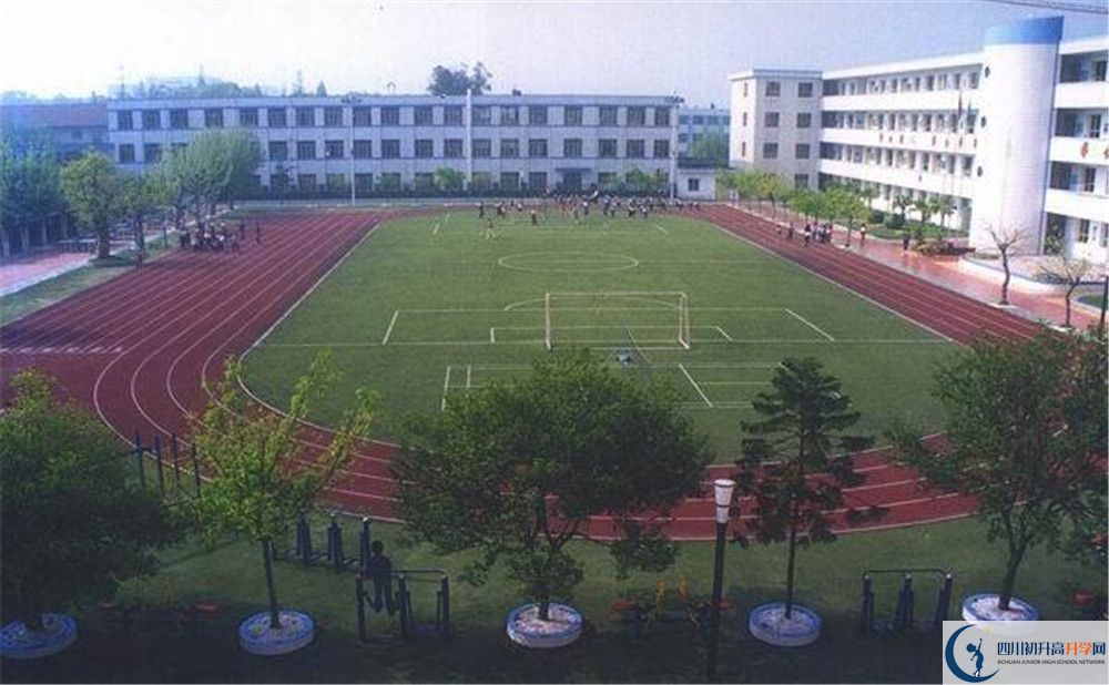成都成飛中學住宿費用是多少錢？
