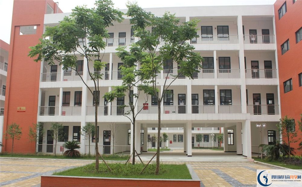 金堂中學(xué)住宿費(fèi)用是多少？