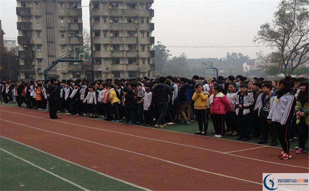 高板中學(xué)2020年外地生學(xué)費是多少？
