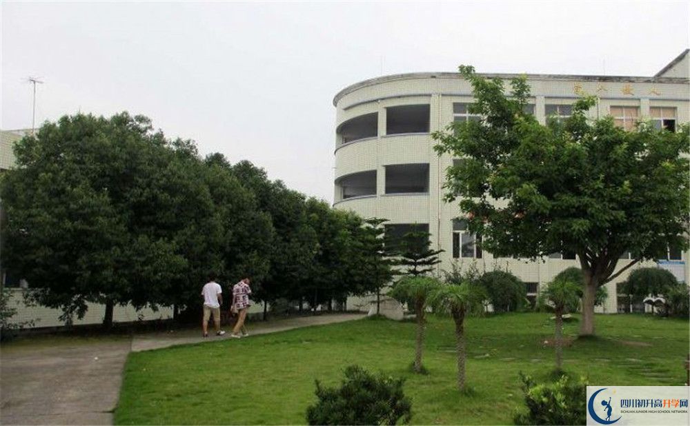 賈家中學(xué)的高中住宿怎么樣？