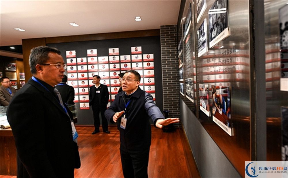 成都十二中平行班與實驗班差多少？