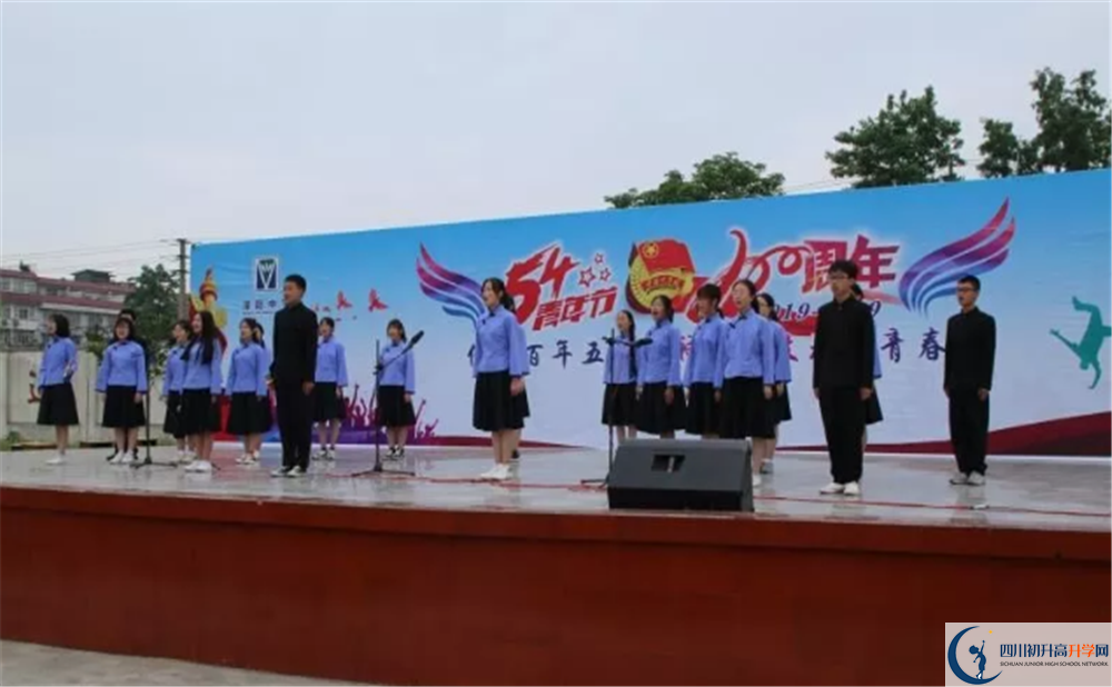 濛陽(yáng)中學(xué)在校學(xué)生總?cè)藬?shù)是多少？