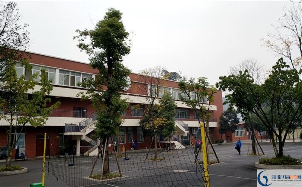 成都七中八一學(xué)校初三課程資源在哪里看？
