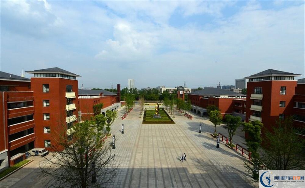 新都一中今年的學(xué)費(fèi)怎么收取，是否變化？
