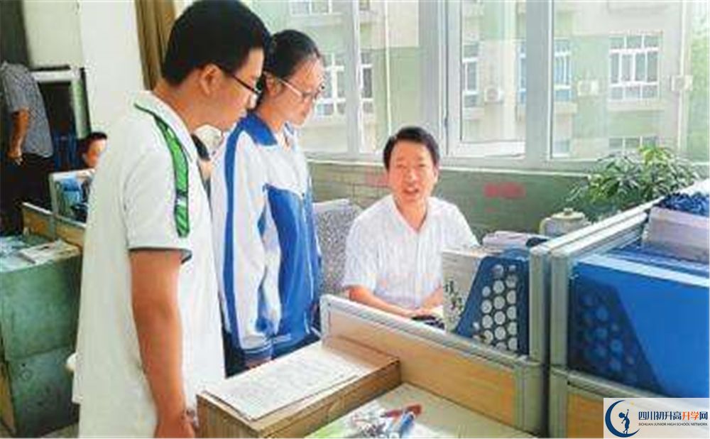 成都十七中2020年學(xué)費(fèi)多少錢？
